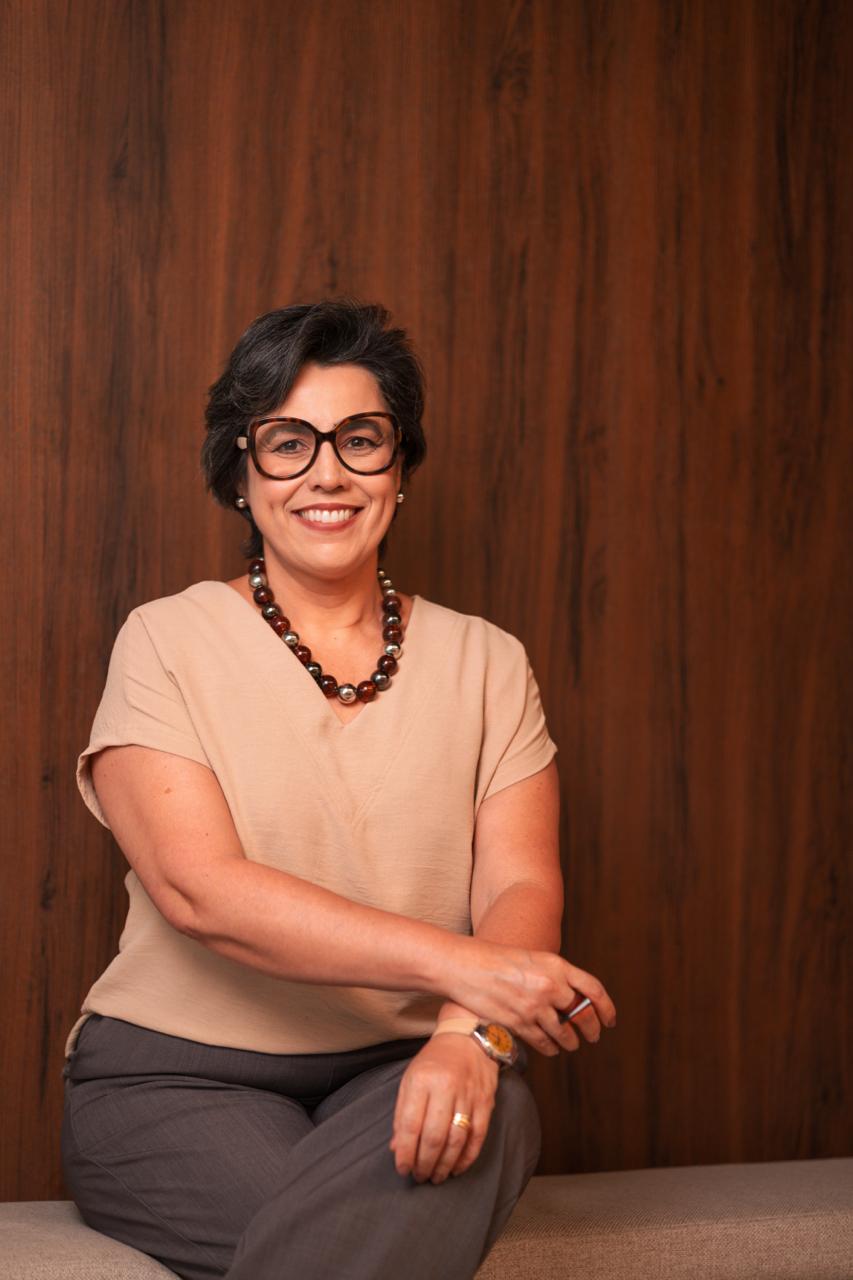 Dra. Renata Mendes - Especialista em Odontogeriatria e Reabilitação Oral